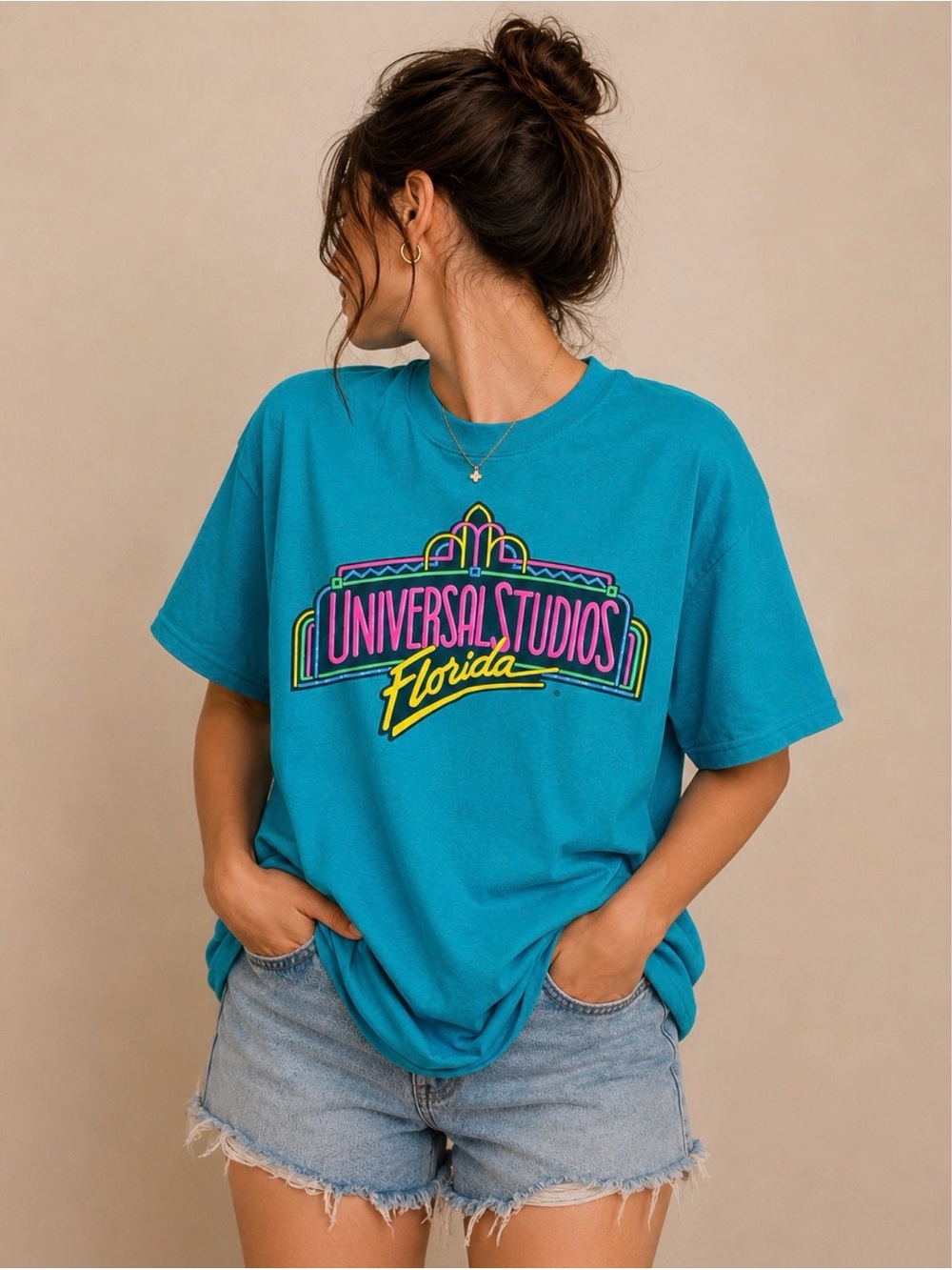 🎢 Vintage Universal Studios Florida Graphic Tee – 90s Neon Logo